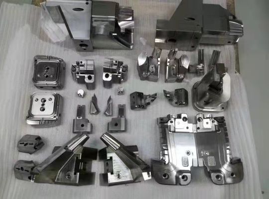 Peças de hardware de molde de injeção de precisão OEM Aço inoxidável Latão Peças de molde automotivo